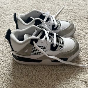 Jordan 4 retro “Military black”